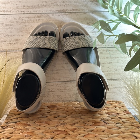 Franco Sarto snake print platform sandal size 8 - Picture 4 of 6